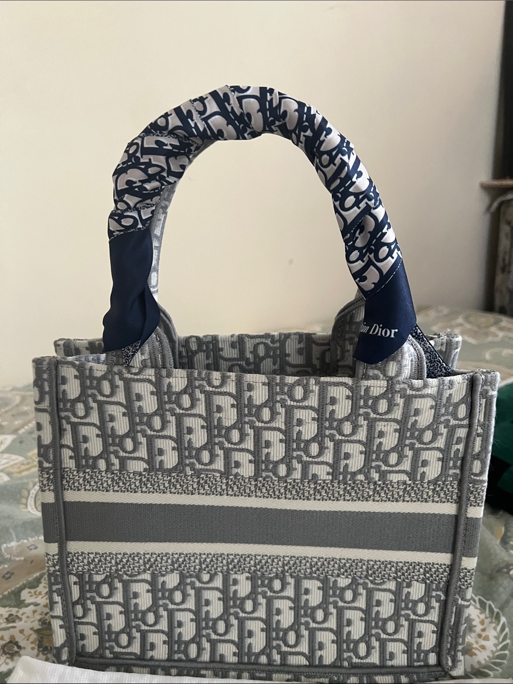 Dior Signature Tote in Gray and Cream Jacquard - Picture 3 of 5